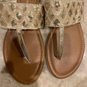Dull golden sequins t-strap sandals